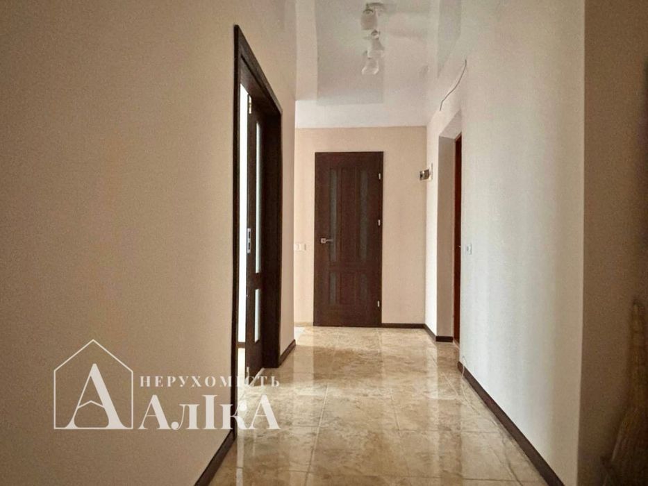 Продам 2-кімнатну квартиру в самому центрі міста