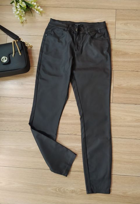 Spodnie woskowane skóra ekologiczna 36 S czarne slim rurki skinny