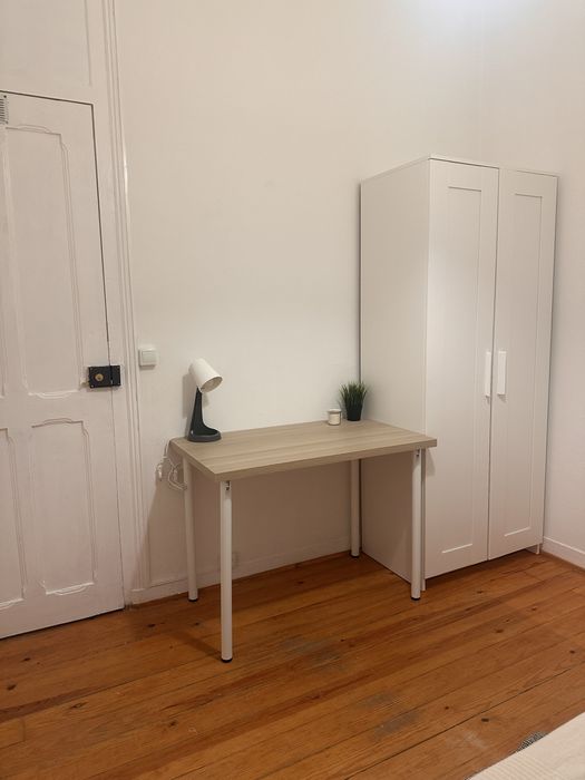 Quarto mobilado, individual, despesas incluidas, estudantes ou trabalhadores