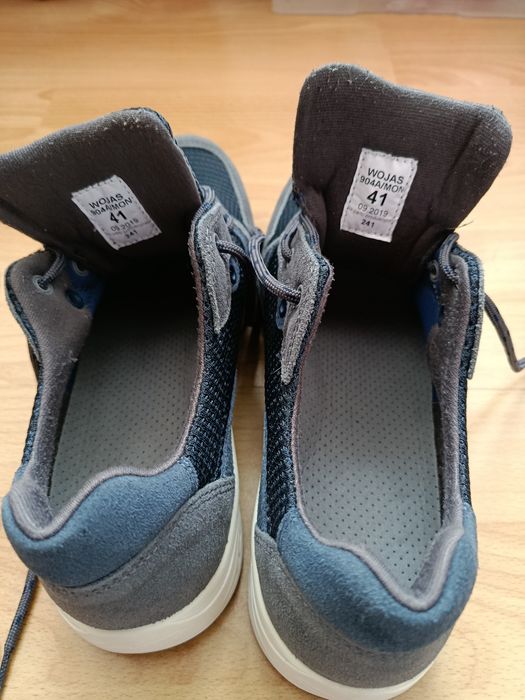 Sprzedam buty sportowe rozm.41.  wojskowe.