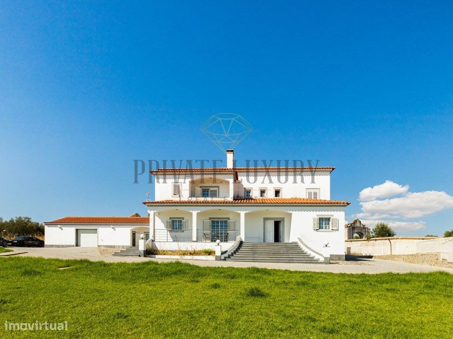 Moradia T4 com piscina