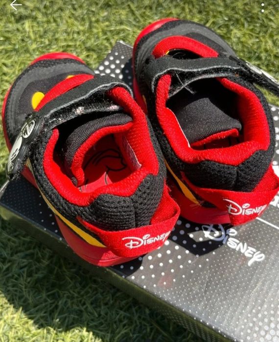 Sapatilhas Adidas X Disney do mickey