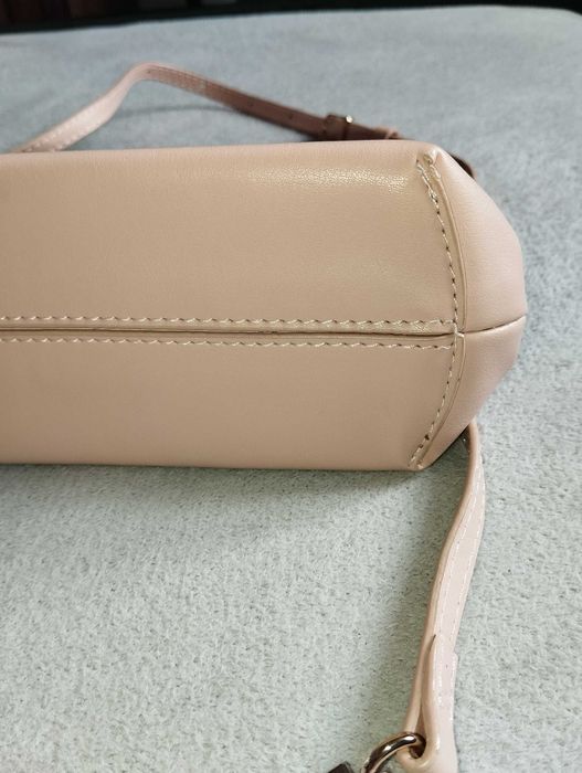 Linda mala em cor rosa.