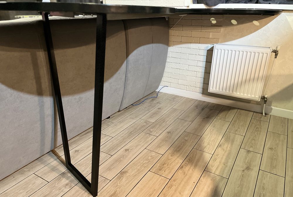 Барний кухонний стіл