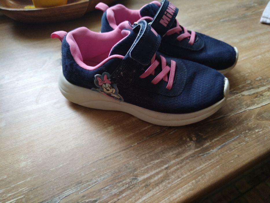 Продам взутя для дівчинки.