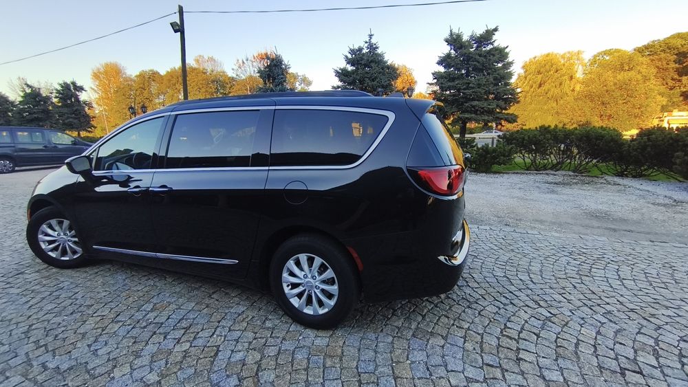 Chrysler Pacifica 8 osób