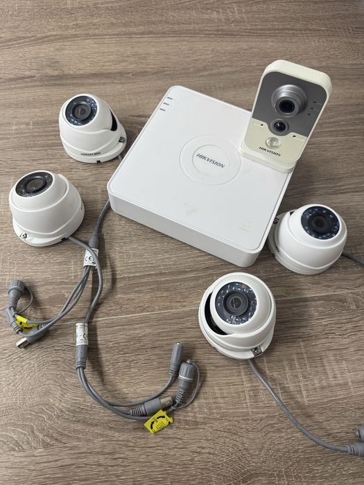 Комплект відеоспостереження Hikvision Реєстратор + HDD 1TB + IP камера + 4HD камери