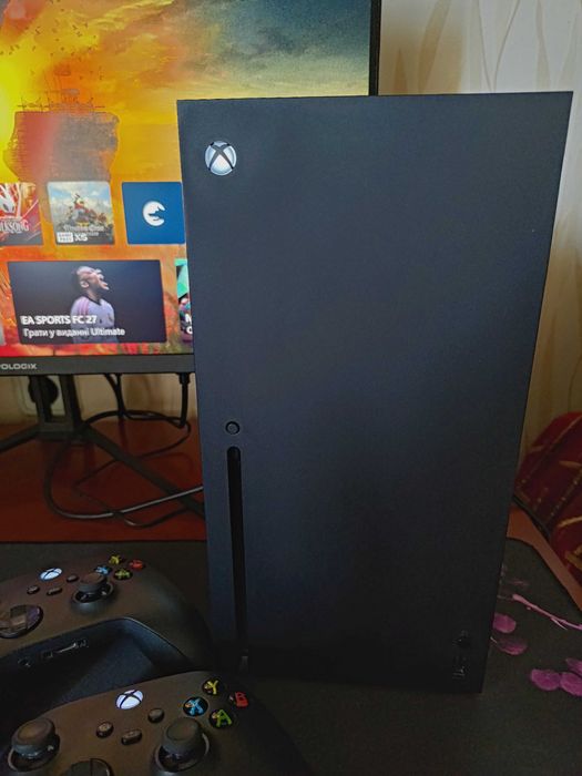 XBOX Series X 1тб + два геймпади