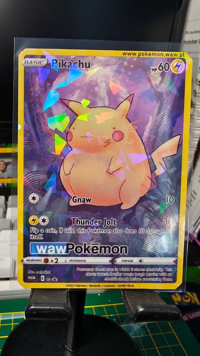 Ręcznie tworzona karta Pokémon – Pikachu holo cristal