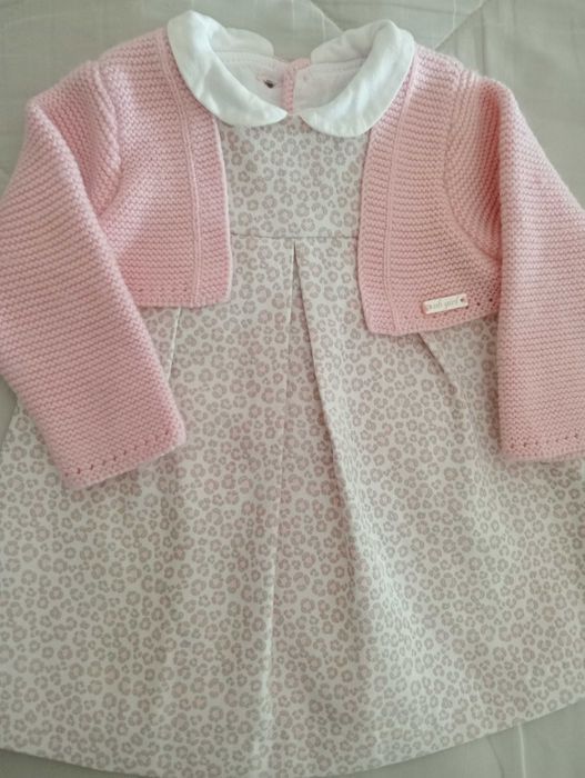 Vestidos e roupinhas de bebé 3-6 e 6-9meses.