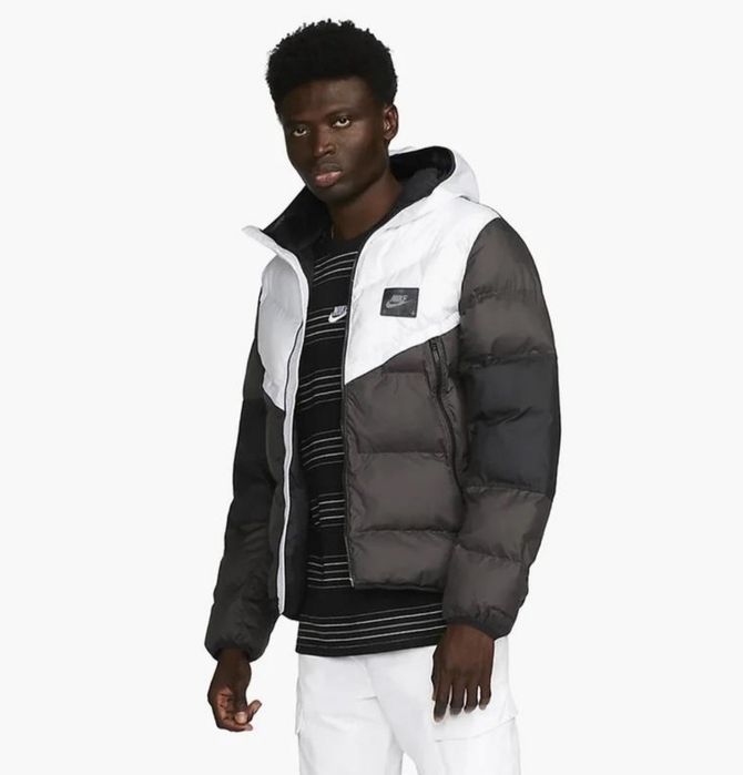 Чоловіча пухова куртка Nike Sportswear Storm-FIT Windrunner з технологією захисту від вітру та вологи Storm-FIT та утеплювачем PrimaLoft.