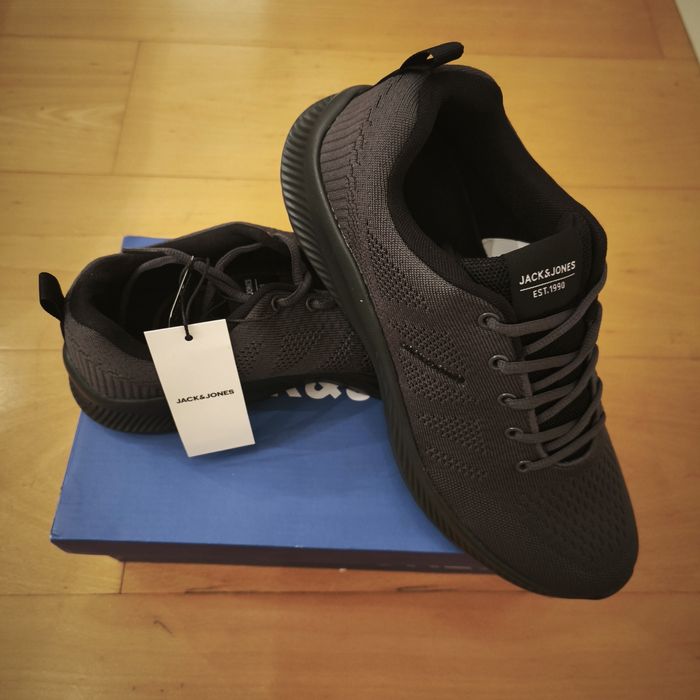 Jack & Jones EU44/11 Novas na Caixa.