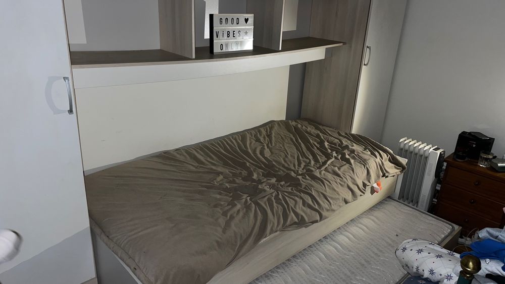 Conjunto cama dupla com colchões e armário – funcional e prático