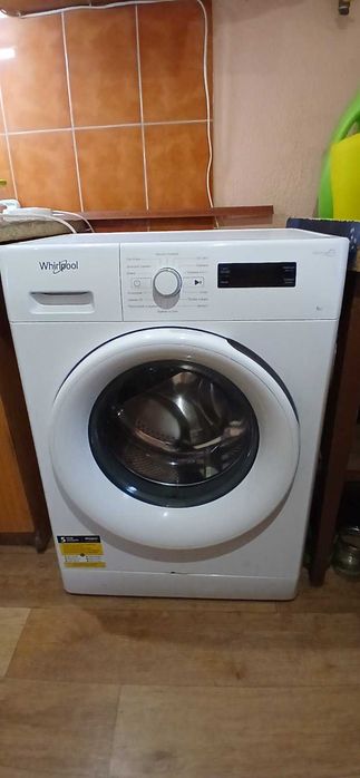 Продам рабочую стиральную машину автомат Вирпул на 6  кг.  6000 грн.