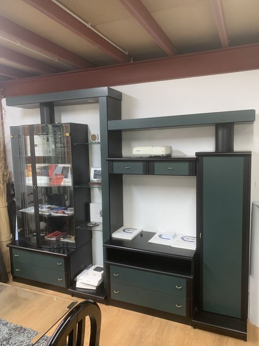 Móvel+ mesa + cadeiras cor preto e verde