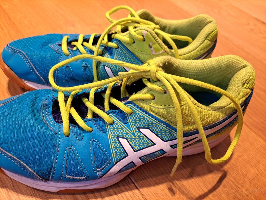 Buty sportowe firmy Asiks rozmiar 36 wkładka 22,5 cm