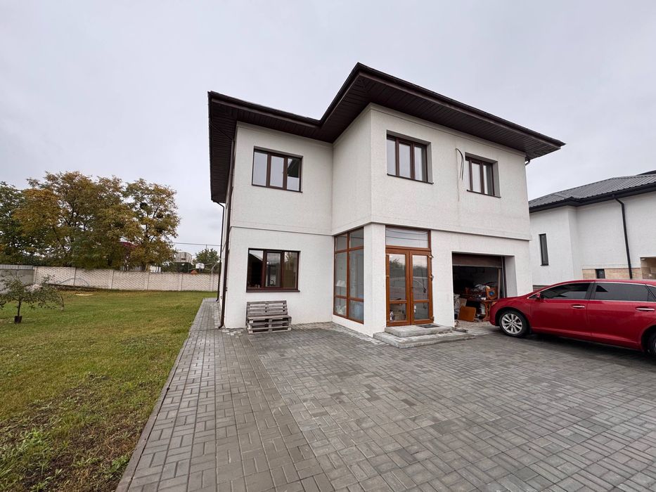 Продам современный  дом 215 м², Павленки, Ньютона, 8,5 соток( код 5704)
