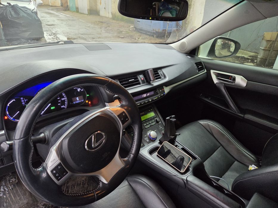 Lexus CT200H 2012р