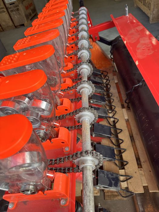 Сівалка 12 рядна овочева точного висіву