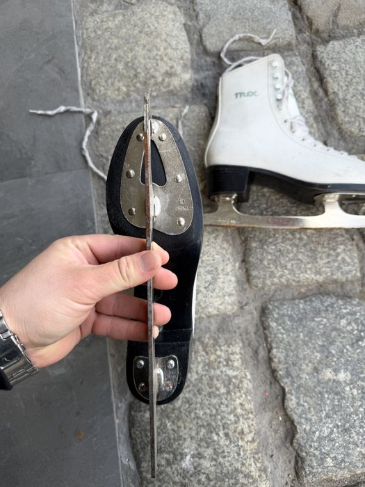 Łyżwy używane biale rozmiar 39