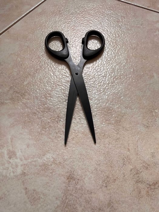 Nożyczki  metalowe  czarne