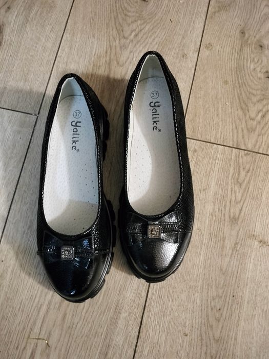 Продам чорні жіночі туфлі