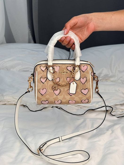 Coach Signature Canvas Heart Print Bag / жіноча сумочка / женская сумочка коуч