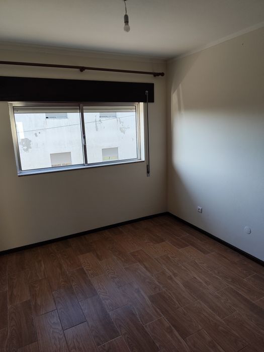 Alugo apartamento T2