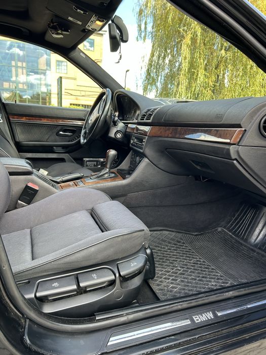 BMW E39 525i,   2001r