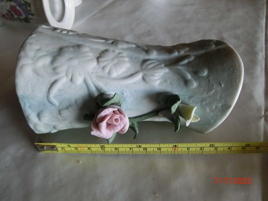 Ceramic ornaments.442544392325703684