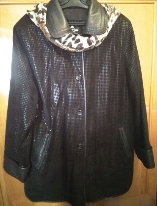 Продаётся фирменный нарядный кардиган