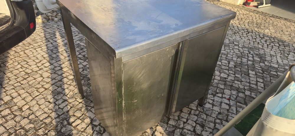 Bancada inox com portas
