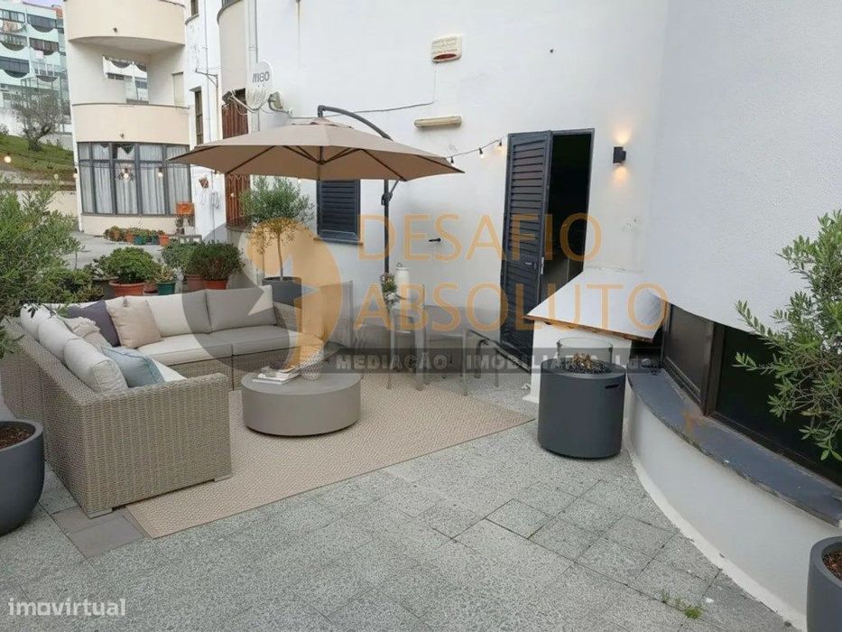Apartamento T2 c/ Terraço e Parqueamento. Santana | Sesimbra — Santiago (Sesimbra), Setúbal