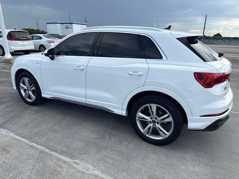 Audi Q3      2022