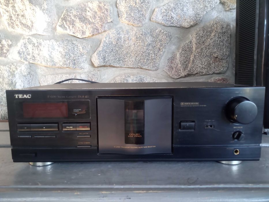 Касетная дека TEAC V-600