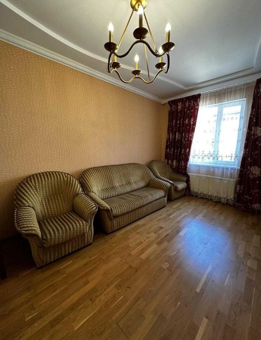 Оренда Будиноку  Совіньйоні є гараж та підвал капітальний