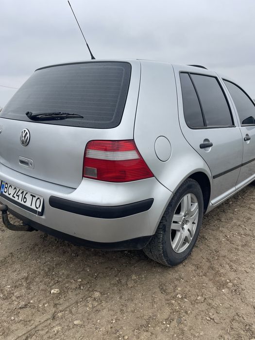 Гольф 4 1,4 16v 2003 року