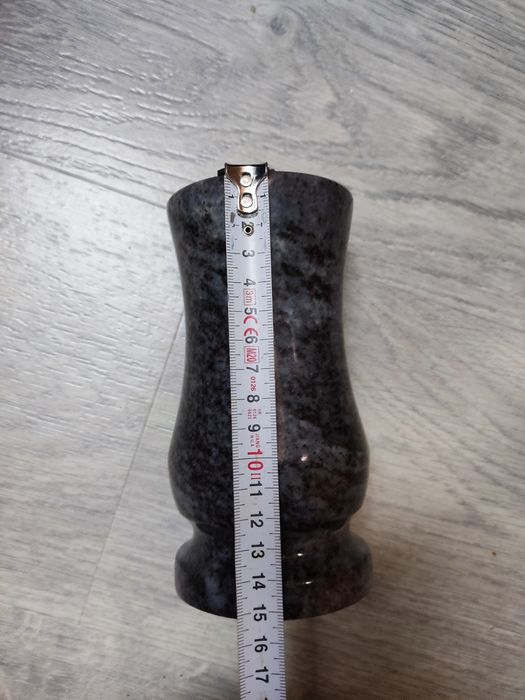 Wazon granitowy mały