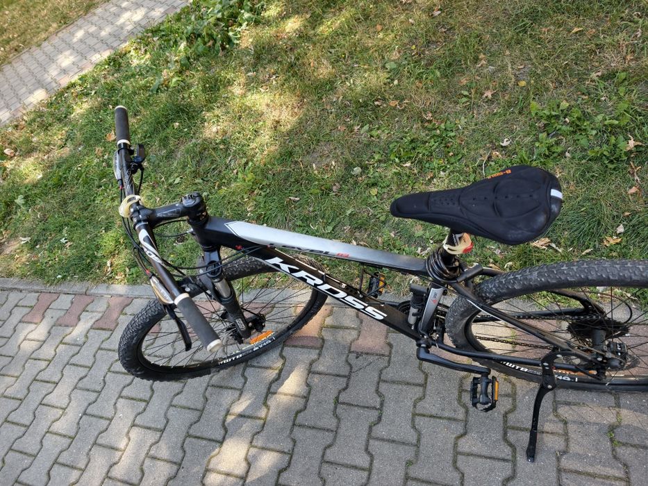"Sprzedam świetny rower górski! Idealny do lasu i na miasto!"]