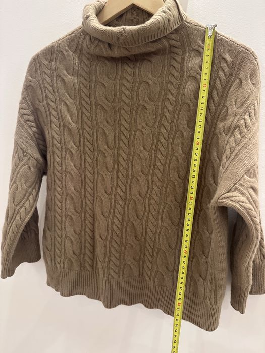 Стильний теплий светр Max Mara з високим горлом