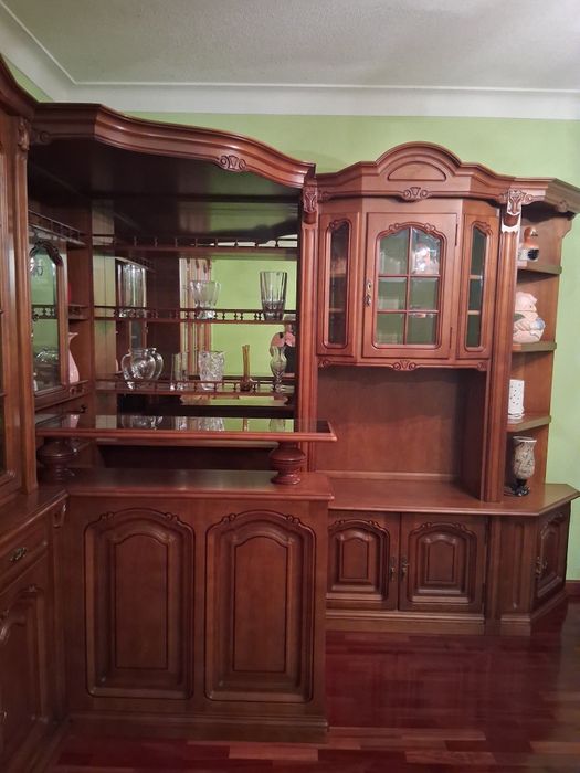 Conjunto de mobiliario de sala classico com bar e cristaleira