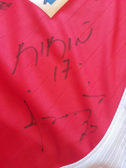 Camisola oficial do Benfica, epoca2006/7, autografada por Luisão, Nuno Gomes, Léo, Quim, katsouranis, Simão Sabrosa, etc.