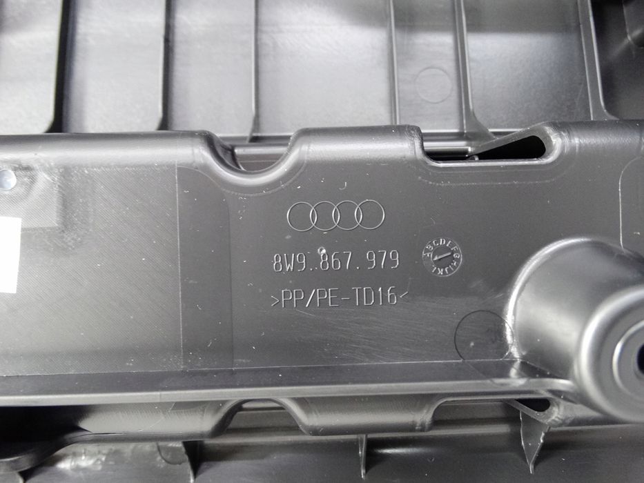 a4 b9 kombi 8w 2015-2024 tapicerka klapy bagażnika 8w9867979 nowa