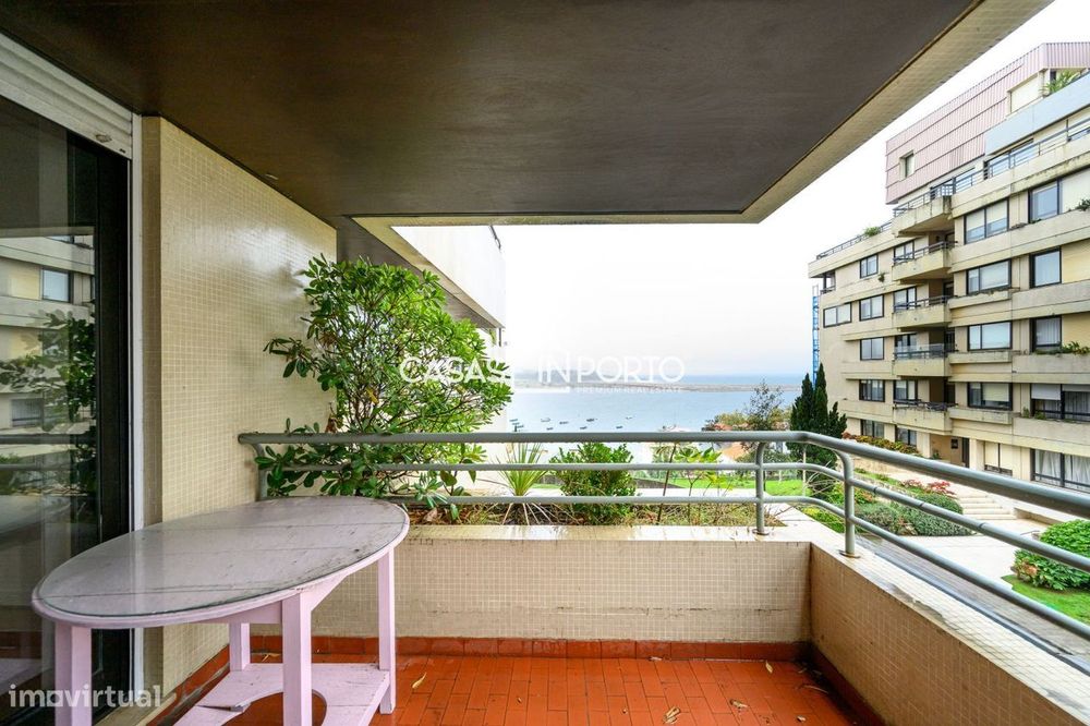 Apartamento T4 com vista rio na Quinta de Miramar, na Foz