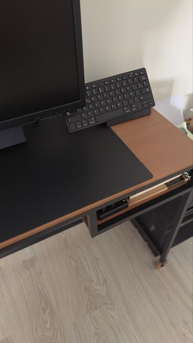 Secretária ikea madeira e metal(IKEA)