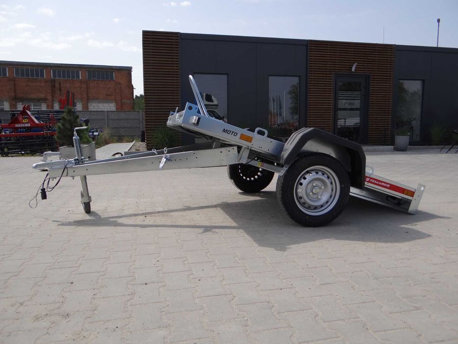 RYNNA NAJAZDOWA - Temared MOTO 1, podłoga sklejka