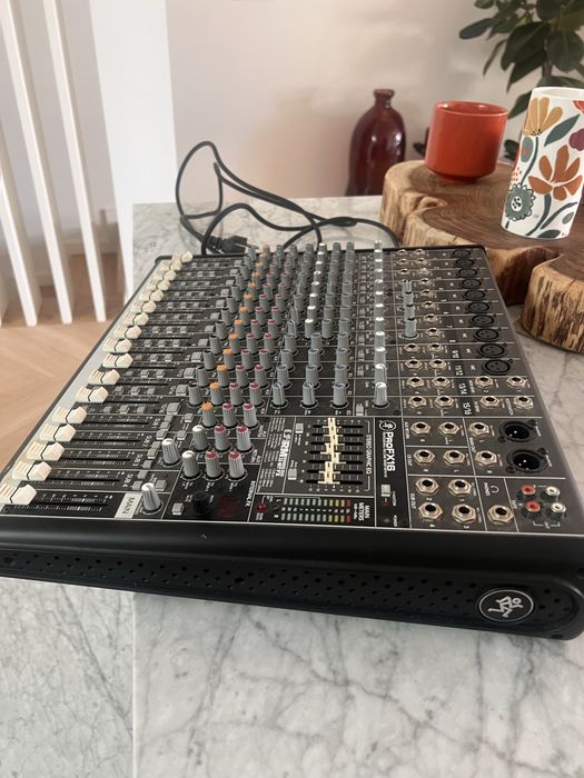 Mackie ProFX16 – Mesa de Mistura Profissional com USB e Efeitos