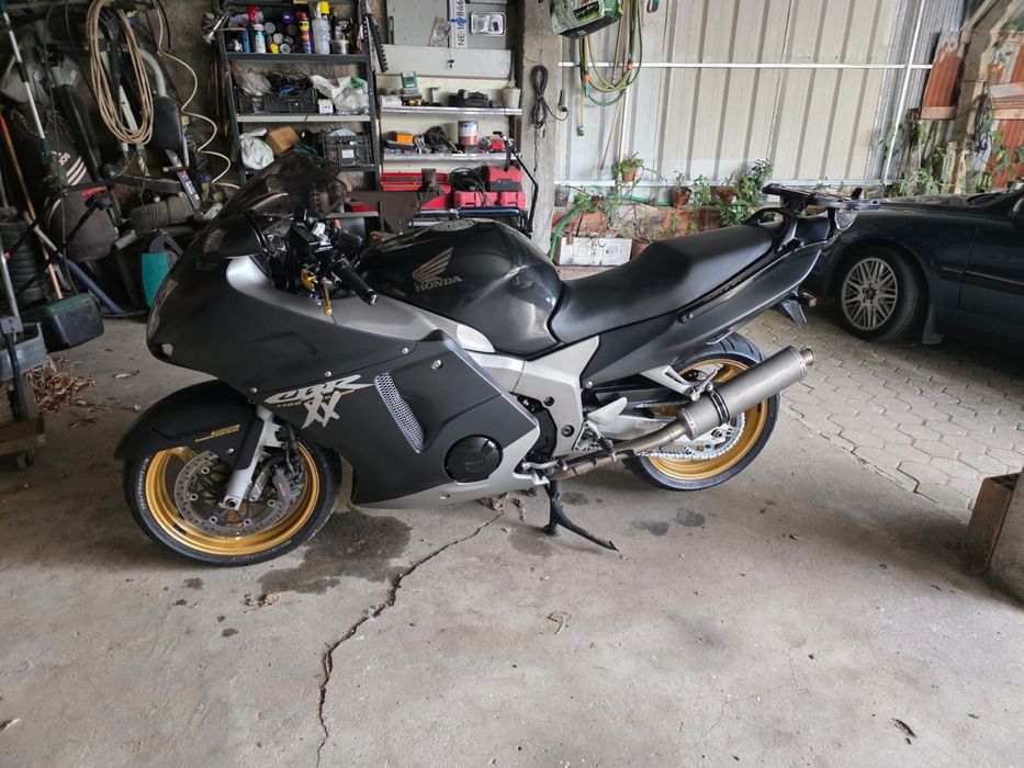 Honda cbr1100xx blackbird 2004 com top case