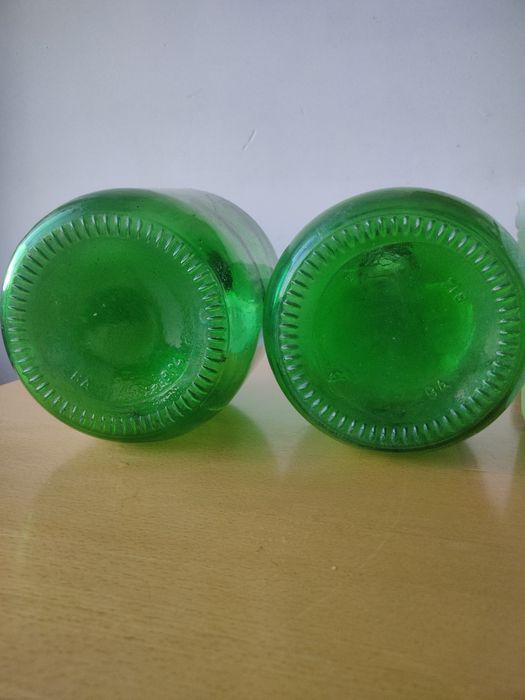 Conjunto de garrafões de vidro vintage.
