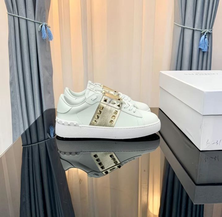 Кросівки Valentino